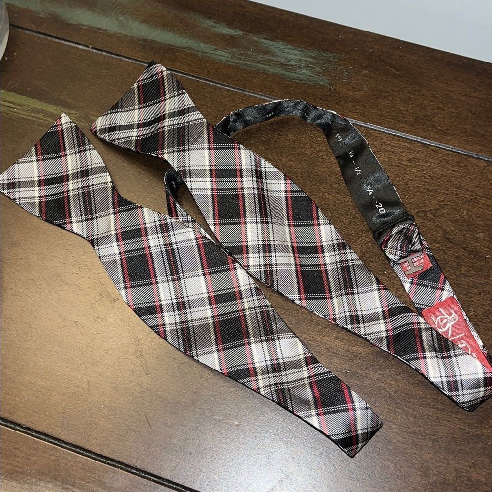 Classy Penguin Black White Red Plaid Tartan 100% silk Print mens bow neck tie